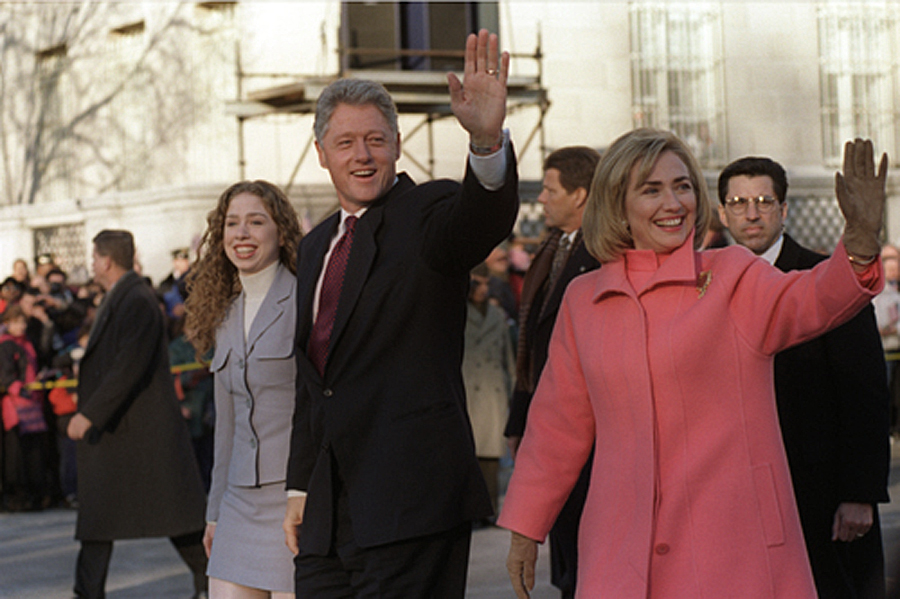 Photo in public domain of Chelsea Clinton, Bill Clinton and Hillary Clinton. 